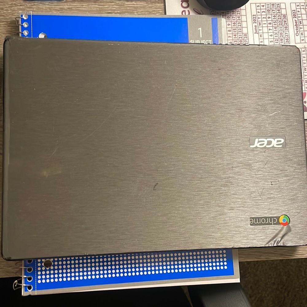 Acer Chromebook c740 Laptop computer, comes with charger